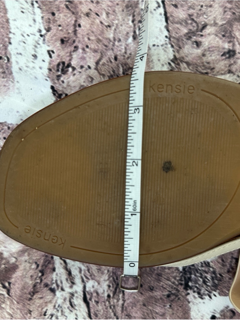kensie Cream Scalloped Strap Toe-Loop Sandals - Picture 10 of 11